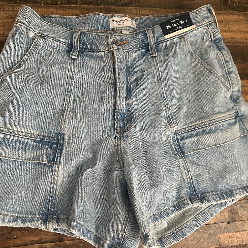 NWT Abercrombie & Fitch Women's High Rise Dad Short Size 32